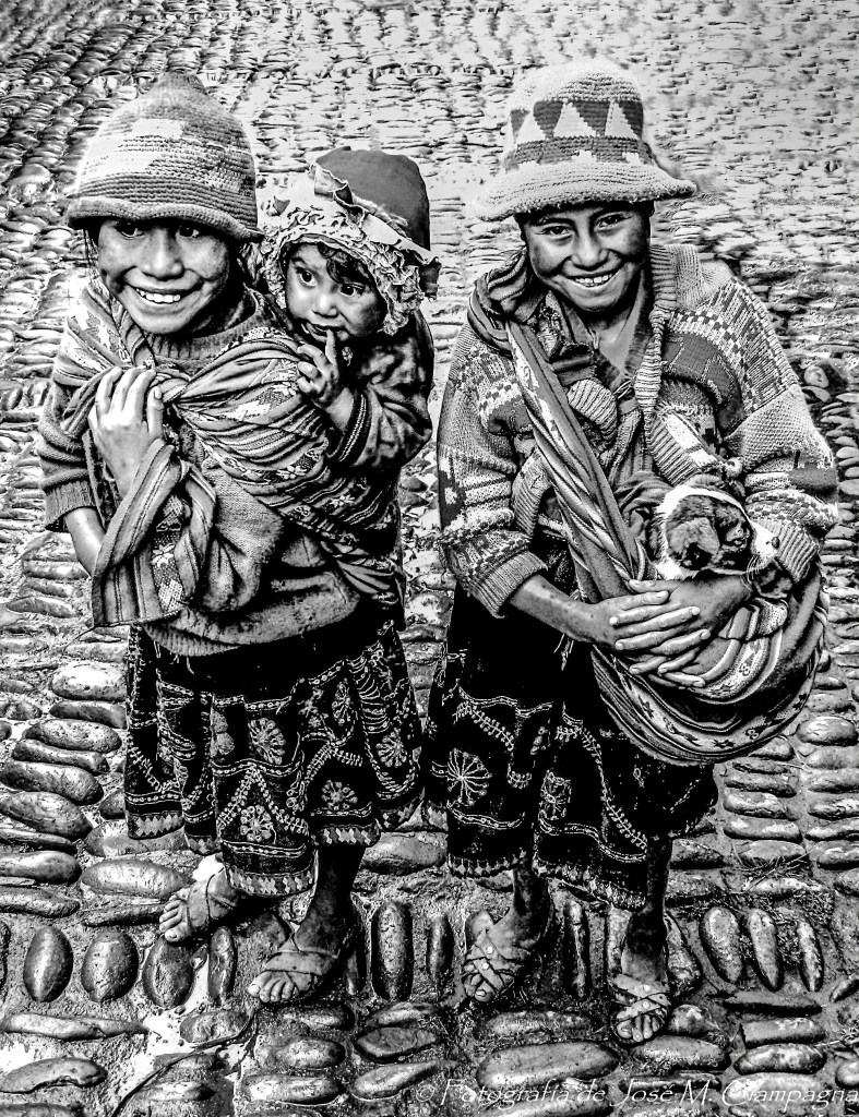 Niños de Pisac, Perú