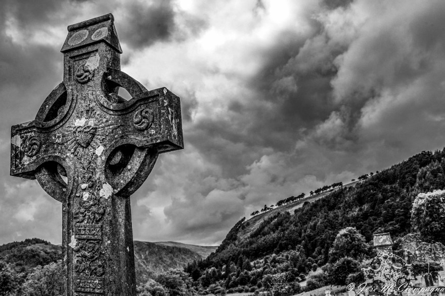 Cruz en Glendalough