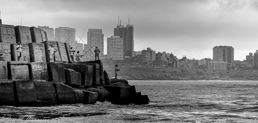 Pescando en el muelle, Muelle de pescadores, Mar del Plata