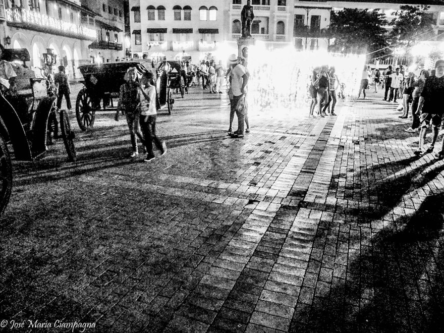 La plaza con luces navideñas