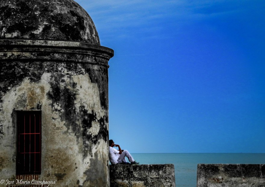 Mirando al mar, Cartagena, Colombia