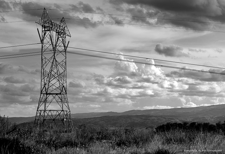 La torre de alta tensión, Yacanto, Valle de Calamuchita, Córdoba