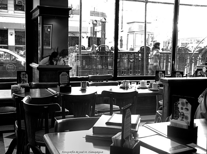 Contraluz en el café