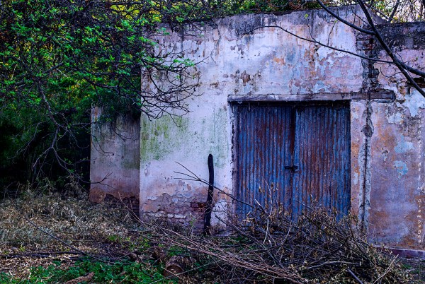 La puerta del viejo galpón