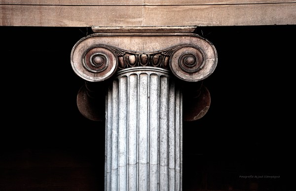 La columna de orden jónico