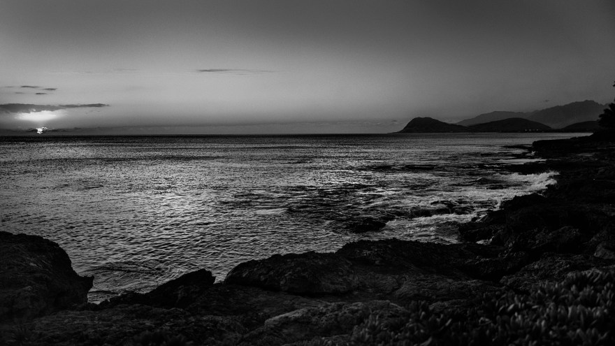 Puesta de sol en Paradise Cove. Hawaii. USA