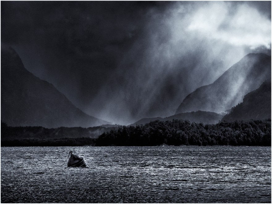 La boya en el Nahuel Huapi, Neuquén, Argentina