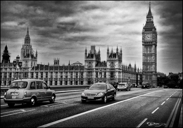 Cruzando Westminster bridge