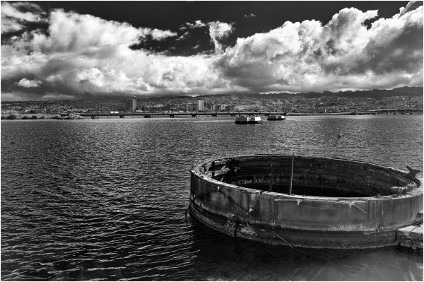 Restos de la chimenea del USS Arizona. Arizona.Memorial. Hawuaii. USA