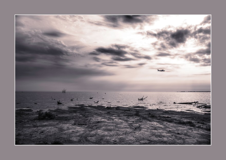 La avioneta deja el mar de Ansenuza, Miramar, Córdoba, Argentina