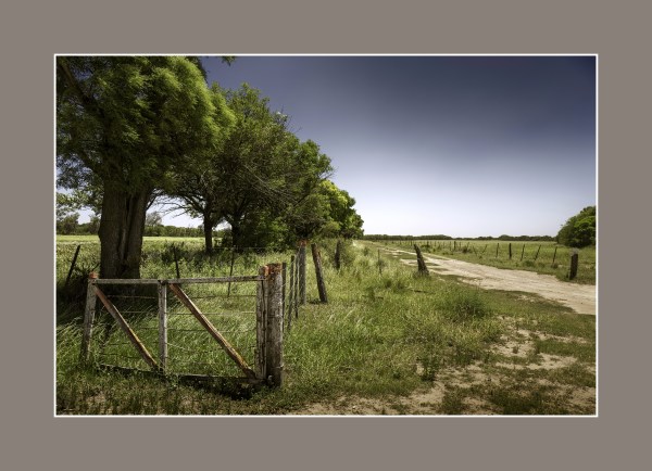 La tranquera del medio. Ea. San Teodoro, zona rural de Río Primero, Córdoba.