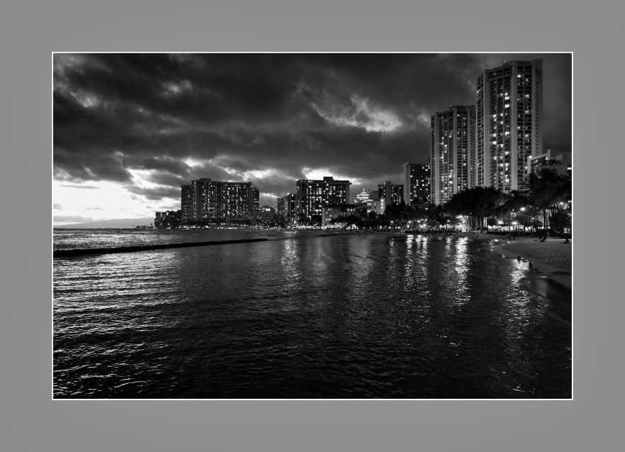 "Se vino la noche en Waikiki", Honolulu, USA. 2016