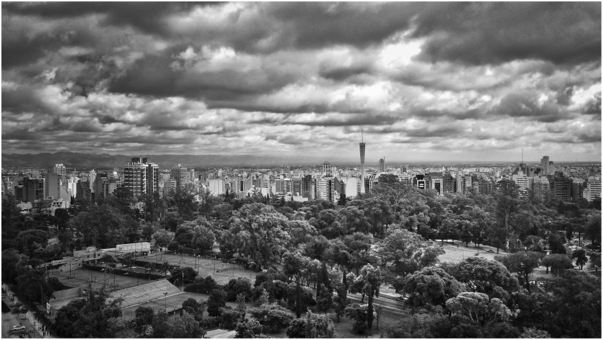 Vista de Córdoba tomadas con un celular moto X desde la torre de Tribunales federales en Parque Sarmiento.