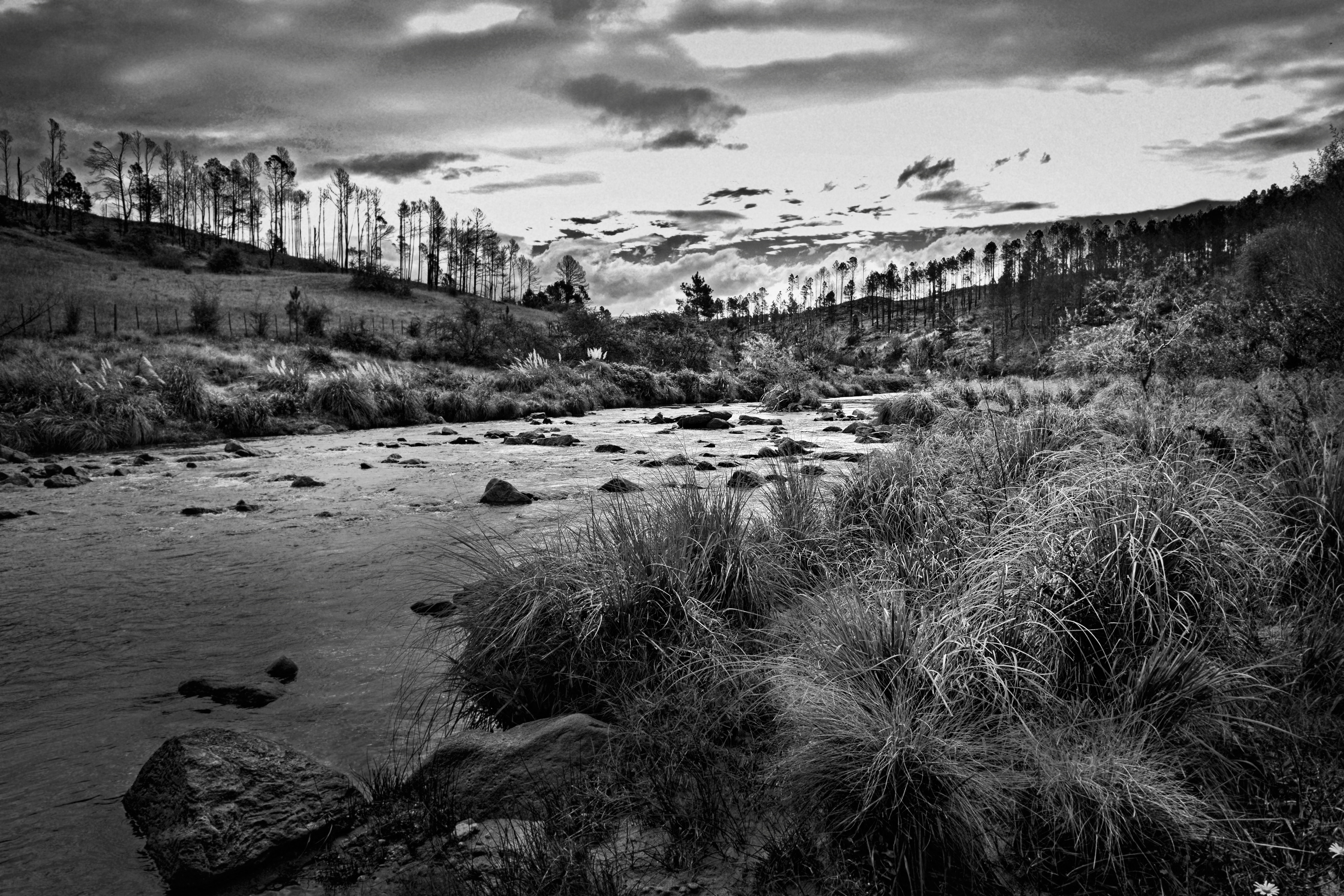 Paisaje del río de Athos Pampa,Valle de Calamuchita, Córdoba, Argentina.