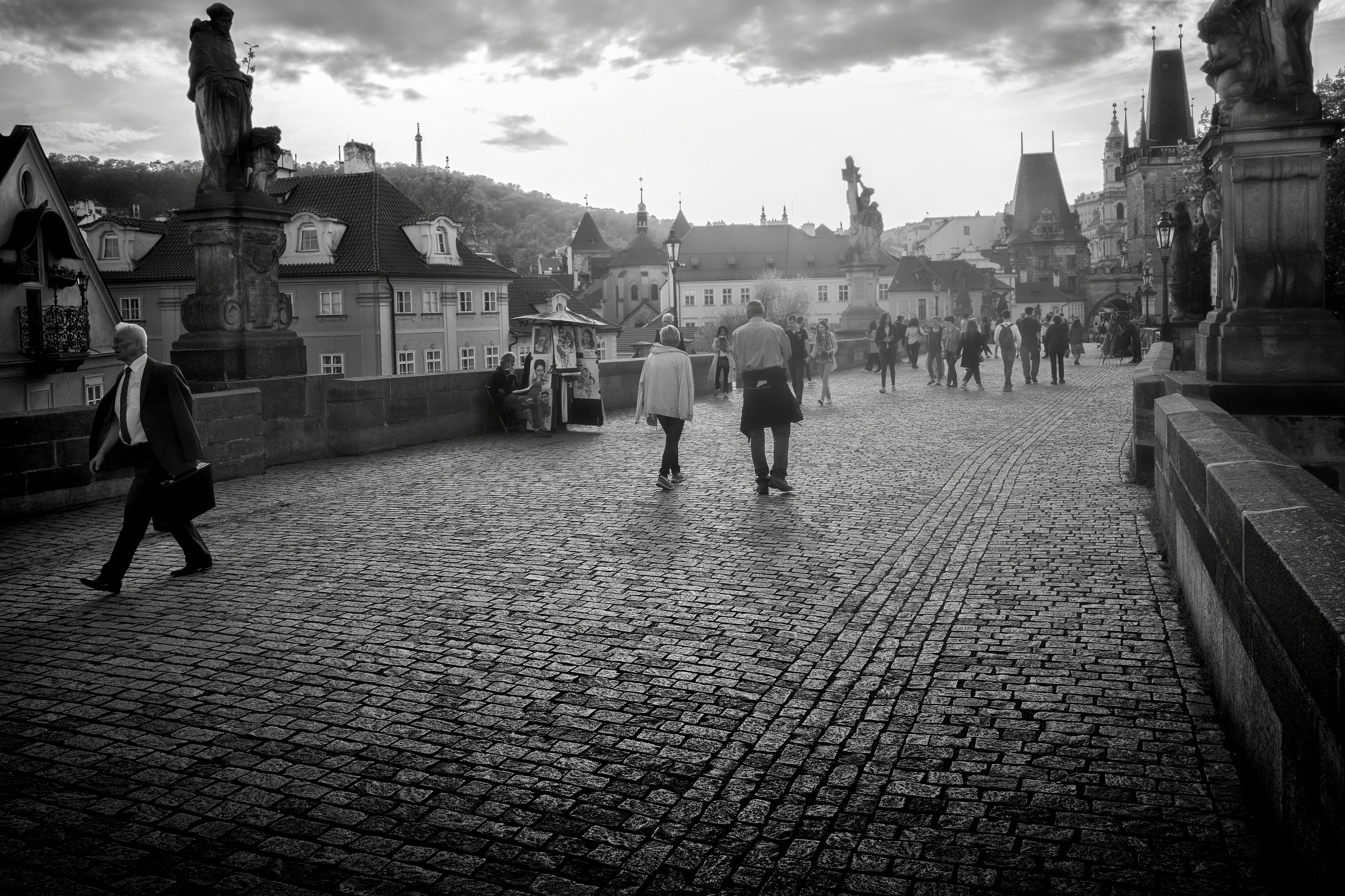 "Volviendo a casa por el puente Carlos", Puente Carlos, Pragha, República Checa. Abril 2018.