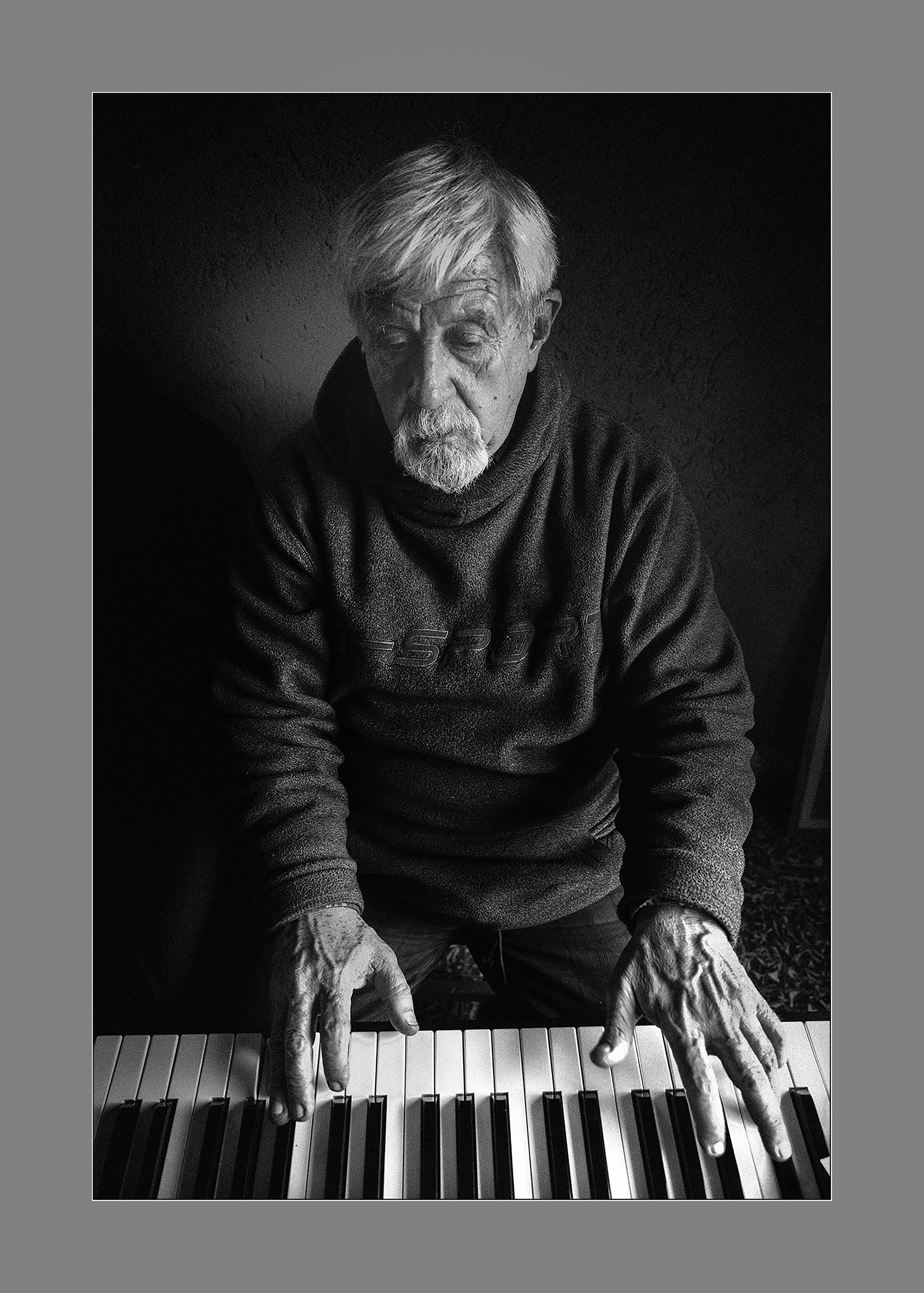 Las manos sobre el piano