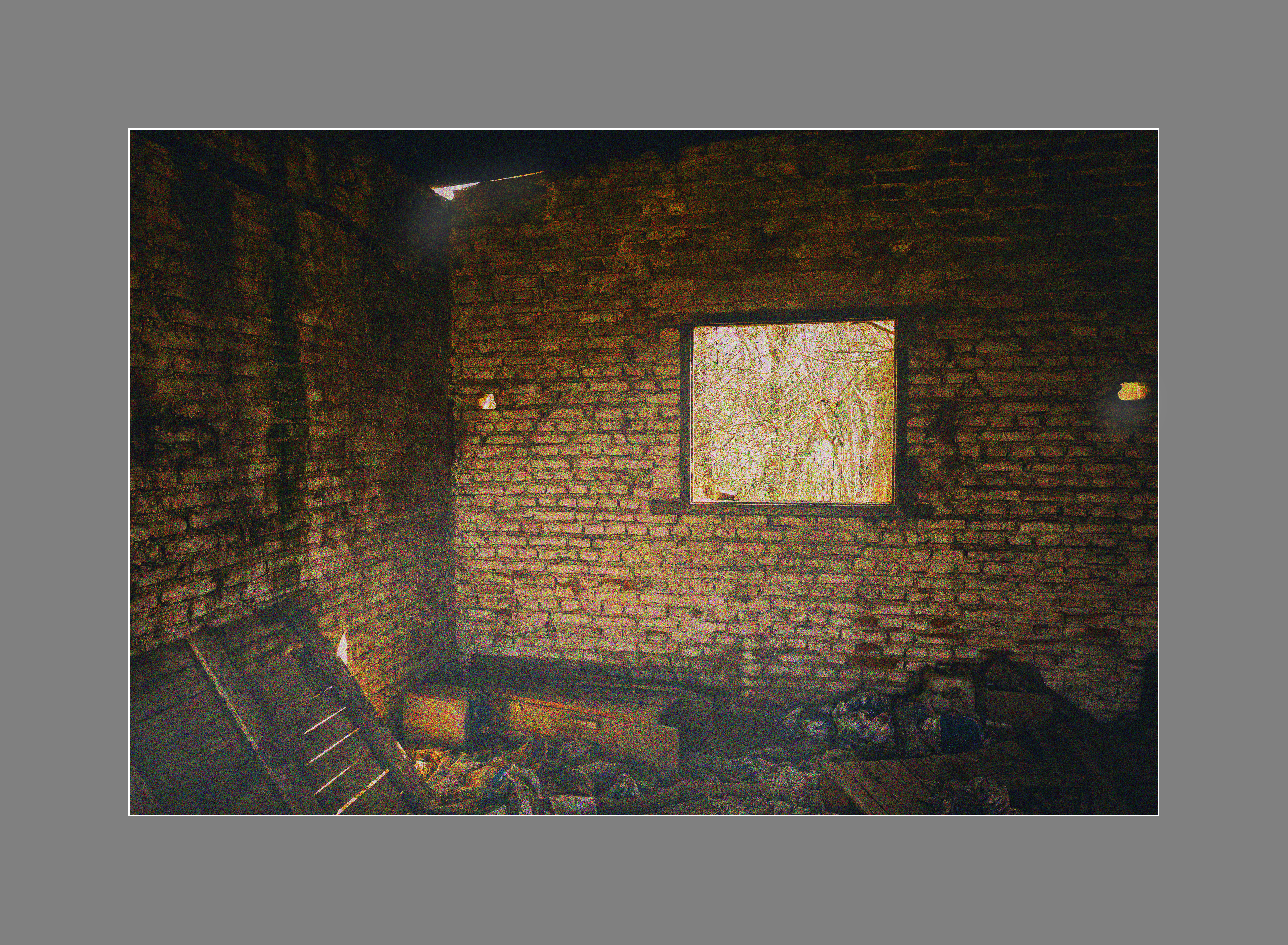 "Luces del interior de la tapera ", Ea. San Teodoro, zona rural de Río Primero, Córdoba, Argentina. Agosto 2018,